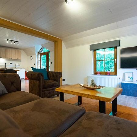 Bills Lodge, le plaisir de la rivière à 2 minutes du centre! La-Roche-en-Ardenne Extérieur photo