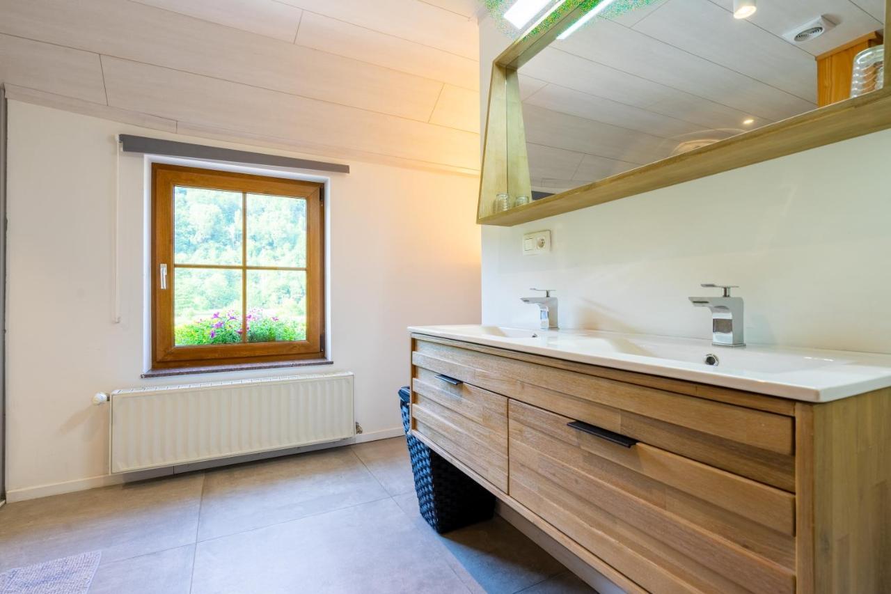 Bills Lodge, le plaisir de la rivière à 2 minutes du centre! La-Roche-en-Ardenne Extérieur photo